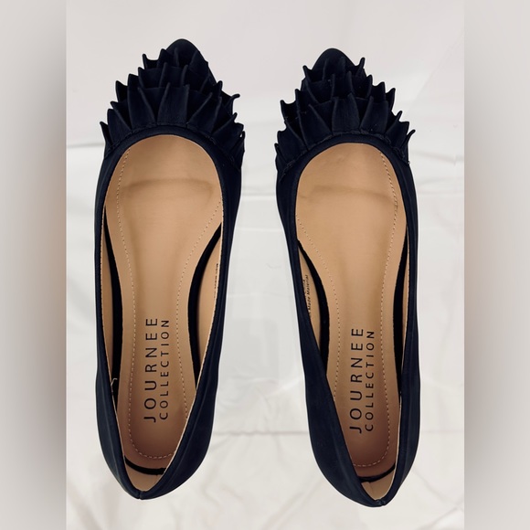 Journee Coll. Judy Black Ruffled Pointed Toe Ballet Slip On Flat Shoe 6 … - Picture 13 of 16
